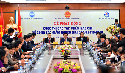 Lễ phát động Cuộc thi các tác phẩm báo chí về công tác giảm nghèo giai đoạn 2016-2020. Ảnh: VGP/Nhật Bắc