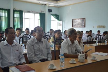 Các đại biểu nguyên là lãnh đạo Báo Ấp Bắc qua các thời kỳ. Ảnh: T.LÂM