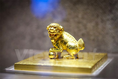 Cũng trong dịp này tại Bảo tàng sẽ diễn ra lễ hiến tặng mô hình hiện vật Di sản văn hóa phi vật thể quốc gia. Mô hình hiện vật được hiến tặng là Pháo Đồng Kỵ, một phần của Lễ hội Làng Đồng Kỵ - tác phẩm thủ công mỹ nghệ tinh xảo được làm bằng gỗ và sơn son thếp vàng. Ảnh: Minh Sơn/Vietnam+