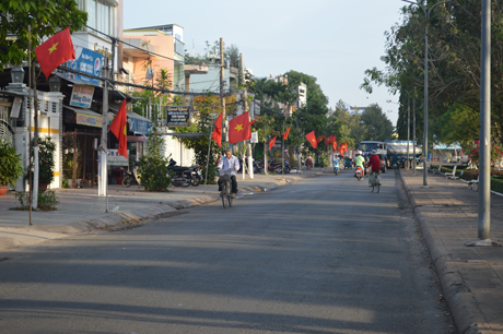 Vắng vẻ người và hàng quán đã nghỉ tại đường Tết Mậu Thân.