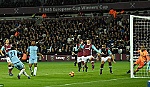 Trái ngược 2 thành Manchester