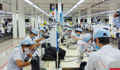 Công nhân Công ty TNHH May Việt Khánh đã trở lại làm việc ổn định sau tết.