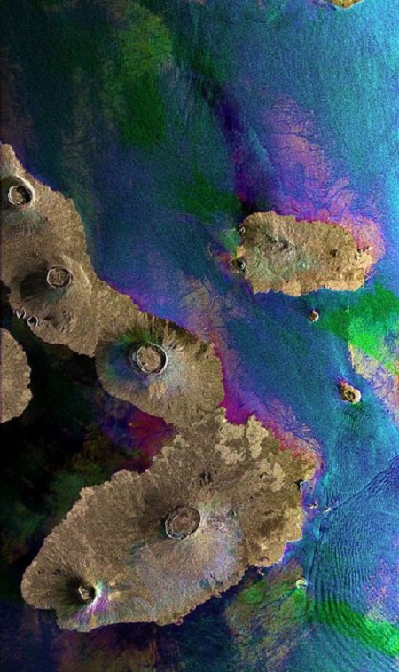 Quần đảo Galapagos ở Thái Bình Dương toạ lạc cách Ecuador khoảng 1.000km về phía tây.