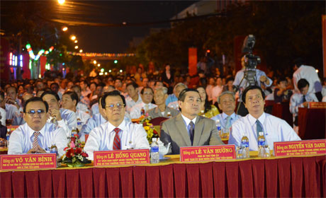 Đại biểu dự Lễ Kỷ niệm 30 năm Ngày thành lập lại TX. Gò Công. Ảnh: Như Lam