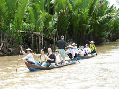 Đồng bằng sông Cửu Long không giàu khoáng sản. Khoáng sản chủ yếu của vùng là than bùn và đá vôi. Ngoài ra đồng bằng còn có các khoáng sản vật liệu xây dựng như sét gạch ngói, cát sỏi.... Ảnh: baobienphong