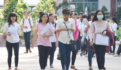 Thí sinh tham dự Kỳ thi THPT Quốc gia năm 2016. Ảnh: Vân Anh 