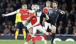 Arsenal chia tay Champions League trong thảm bại
