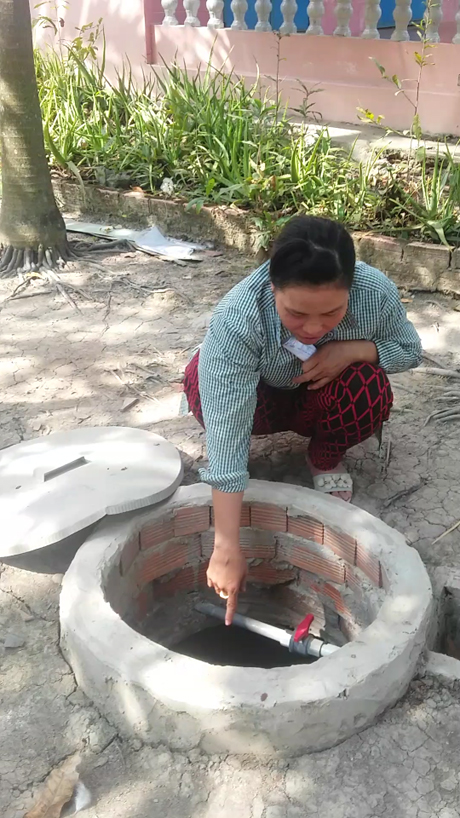 Chị Nguyễn Thị Ngọc Ánh bức xúc vì nước không chảy nổi, cúp liên tục  mà vào tháng 12-2016, nhân viên thu tiền nước đến báo gia đình chị  đã sử dụng trên 100 m3 nước và buộc phải đóng ngoài 1 triệu đồng,  nếu không nộp sẽ bị tháo đồng hồ.