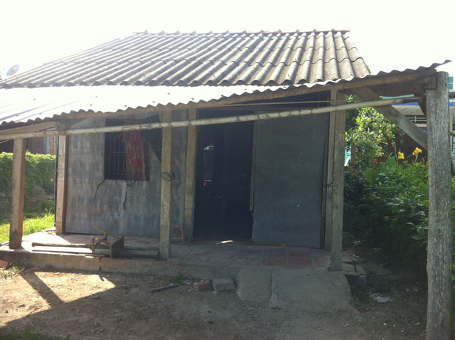 Căn nhà của ông Lập đã xuống cấp trầm trọng.