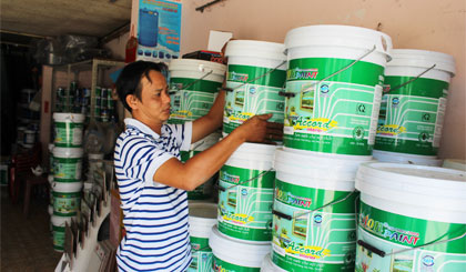 Nước sơn màu sáng được khách hàng ưa chuộng.