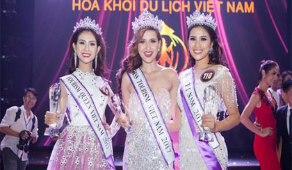 Vẻ rực rỡ cua tân Hoa khôi và hai Á khôi.