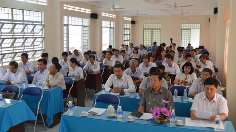 Các đại biểu về dự buổi ký kết.
