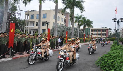 Lực lượng CSGT Công a Tiền Giang ra quân làm nhiện vụ. Ảnh: Hữu Chí
