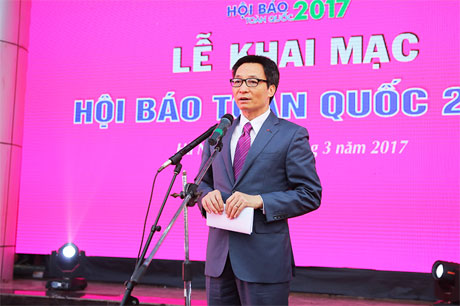 Phó Thủ tướng Vũ Đức Đam phát biểu khai mạc Hội báo toàn quốc 2017. Ảnh: VGP/Đình Nam