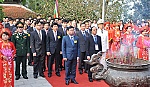 Dâng hương Đức Quốc Tổ Lạc Long Quân và Tổ Mẫu Âu Cơ