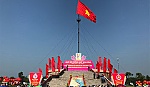 Thượng cờ Tổ quốc mừng ngày thống nhất non sông