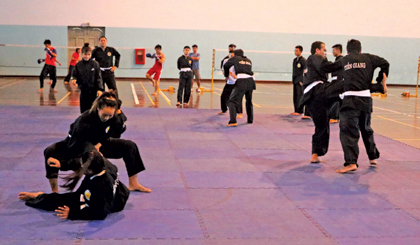Các VĐV Pencak Silat Tiền Giang chăm chỉ tập luyện cho giải đấu.