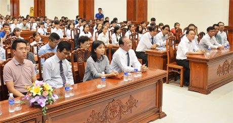 Quang cảnh lễ trao học bổng.