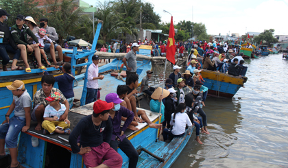 Lễ hội thu hút hàng ngàn người tham dự.