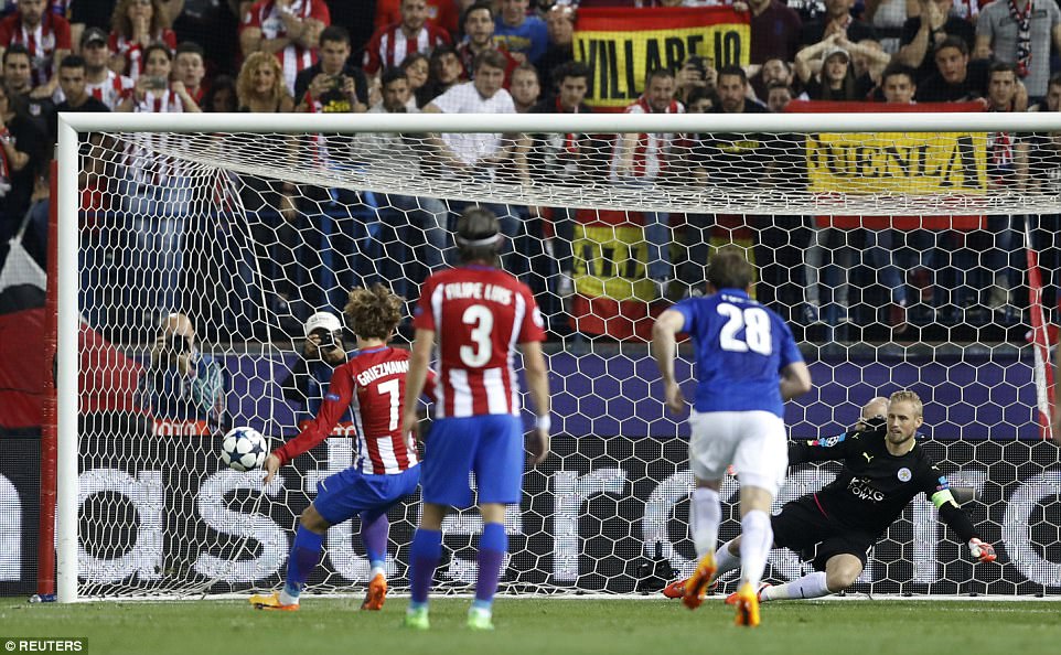 Antoine Griezmann ghi bàn trên chấm phạt đền. Ảnh: Dailymail