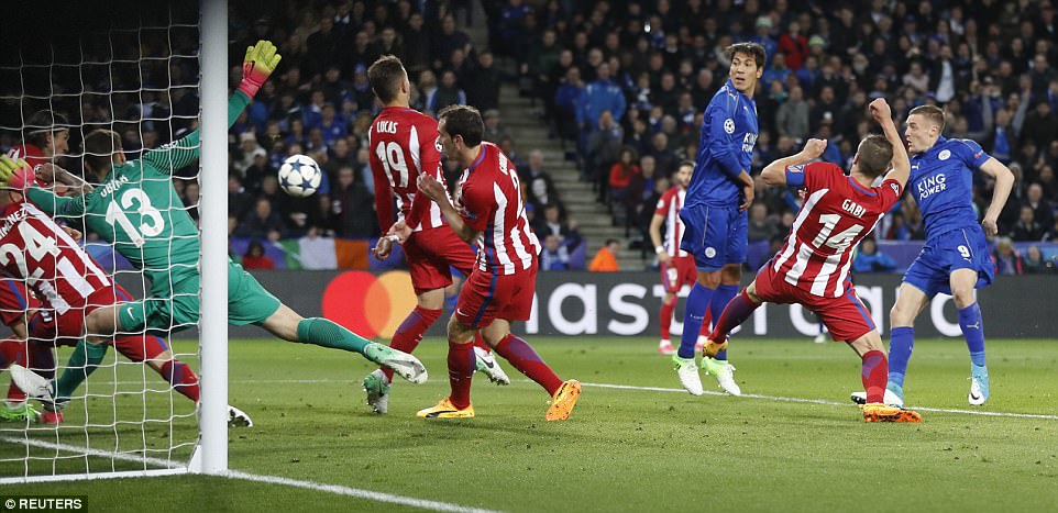 Jamie Vardy có bàn thắng gỡ hòa. Ảnh: Dailymail