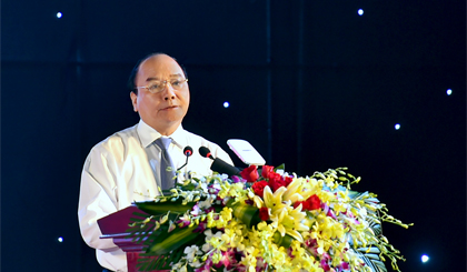 Thủ tướng Nguyễn Xuân Phúc phát biểu tại Lễ kỷ niệm 25 năm tái lập tỉnh Sóc Trăng. Ảnh VGP/Quang Hiếu 