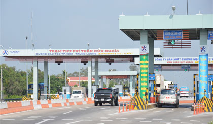 Trạm thu phí Thân Cửu Nghĩa trên cao tốc . Ảnh: Vân Anh