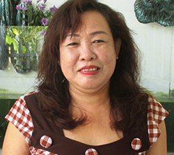 Cô Nguyễn Thị Thanh Thế, Thành viên CLB Đờn ca tài tử xã Long An huyện Châu Thành.