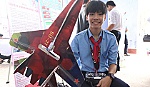 Học sinh miền núi chế tạo máy bay thăm dò đám cháy