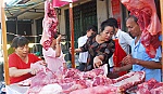 Người nuôi heo tự 