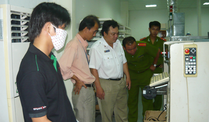 Các ngành chức năng tiến hành kiểm tra việc chấp hành các quy định về ATVSLĐ tại các DN.