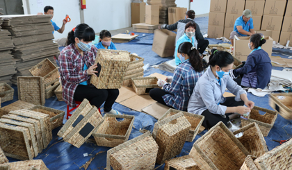 Công nhân, lao động của HTX Quang Minh thường xuyên được tuyên truyền về công tác ATVSLĐ.
