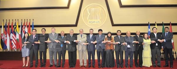 Các đại biểu chụp ảnh lưu niệm. Ảnh: Đỗ Quyên/Vietnam+