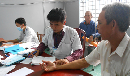 Khám, chữa bệnh BHYT ở Phòng khám Đa khoa Long Trung.