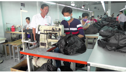 Đoàn Kiểm tra liên ngành huyện Cai Lậy kiểm tra công tác ATVSLĐ tại các doanh nghiệp trên địa bàn huyện.