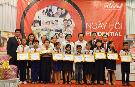 Trao học bổng