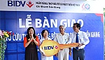 BIDV Tiền Giang tặng xe cứu thương cho Bệnh viện Phụ sản