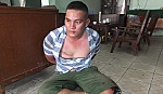 Giựt dây chuyền trên phố, không chạy thoát