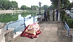 Phát hiện 1 thi thể trên ghế đá công viên