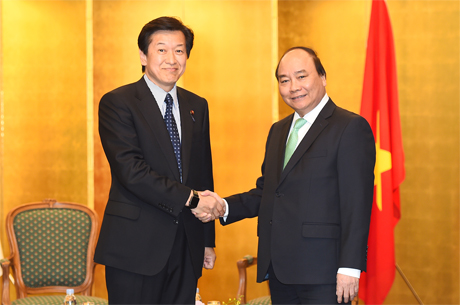Thủ tướng Nguyễn Xuân Phúc tiếp Hạ nghị sỹ Tsuyoshi Yaguchi, Chủ tịch Ủy ban An ninh Hạ viện Nhật Bản. Ảnh: VGP/Quang Hiếu