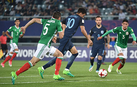 Solanke là người hùng của Anh