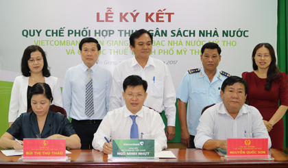 Vietcombank Tiền Giang ký kết quy chế phối hợp thu ngân sách Nhà nước với Kho bạc Nhà nước TX. Gò Công và Chi Cục Thuế tỉnh TX. Gò Công
