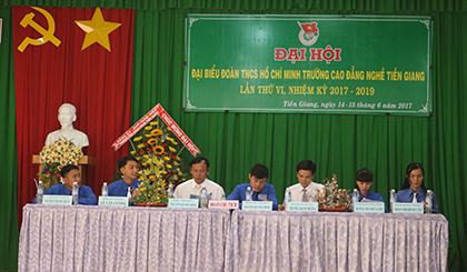 Đoàn Chủ tịch làm việc tại đại hội.