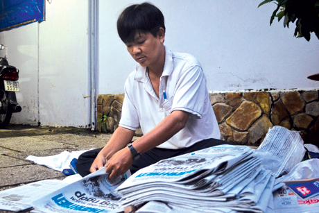 Những “sứ giả thông tin” đang say sưa làm việc để kịp thời  đưa những thông tin mới nhất đến bạn đọc.