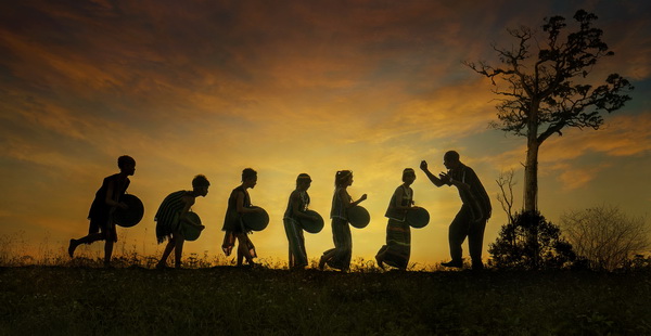Tác phẩm: Learning to play Cong Chieng - Tác giả: Nguyễn Duy Tưởng.