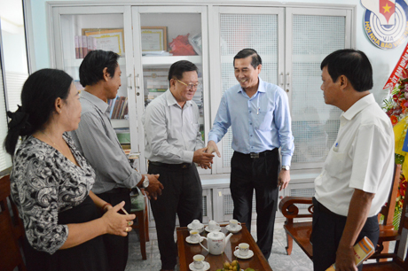 Chủ tịch UBND tỉnh chúc mừng Hội Nhà Báo.