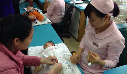 Mũi tiêm phòng vaccine viêm gan B tốt nhất là trong vòng 24 giờ đầu sau sinh, vì đây là thời điểm “vàng” với tỉ lệ phòng lây truyền virus viêm gan B từ mẹ sang đạt tới 80-85%. 
