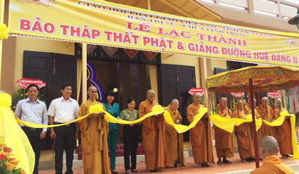 Lãnh đạo tỉnh và TP. Mỹ Tho thực hiện nghi thức khánh thành công trình.