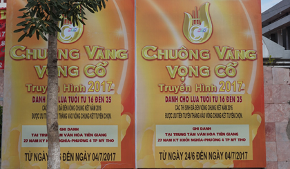 Pa nô tuyên truyền tuyển sinh cuộc thi đặt tại Trung tâm Văn hóa tỉnh. 