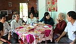 Bà Châu Thị Mỹ Phương thăm các gia đình chính sách TX. Cai Lậy
